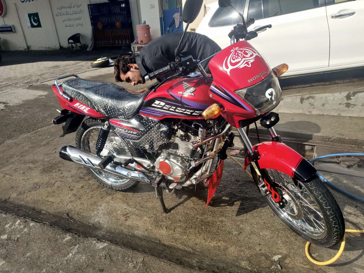 Honda deluxe deals 125 olx